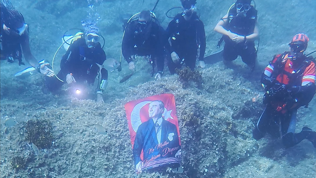 Deniz Altında Zafer Bayramı Kutlaması
