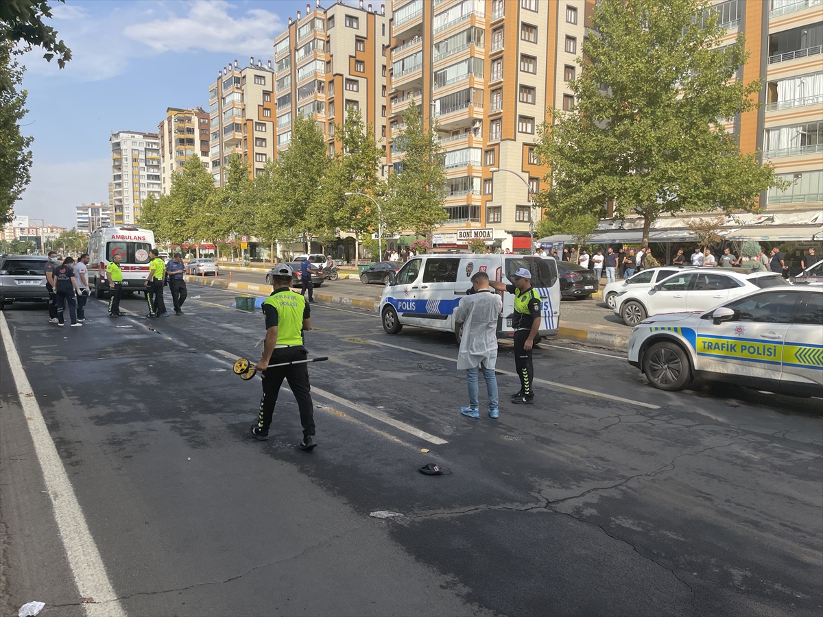 Diyarbakır\'da Yaya, Araç Çarpması Sonucu Hayatını Kaybetti