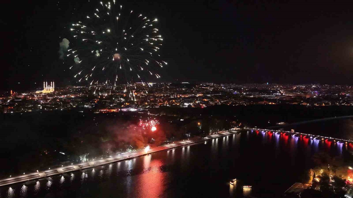 Edirne'de Zafer Bayramı Resepsiyonu ve Havai Fişek Gösterisi