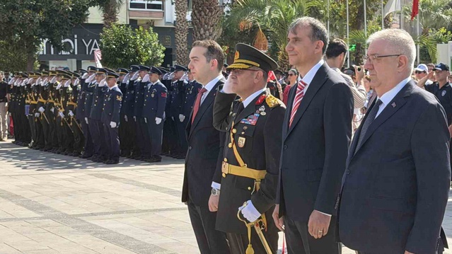Edremit'te Zafer Bayramı coşkuyla kutlandı