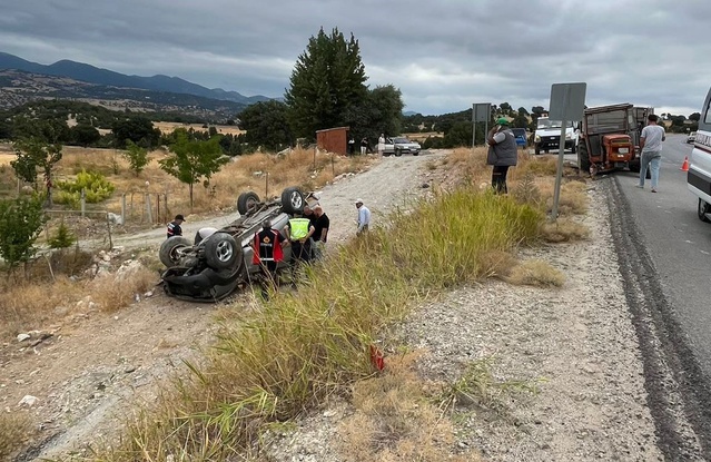 Kütahya'da Trafik Kazası: 2 Yaralı