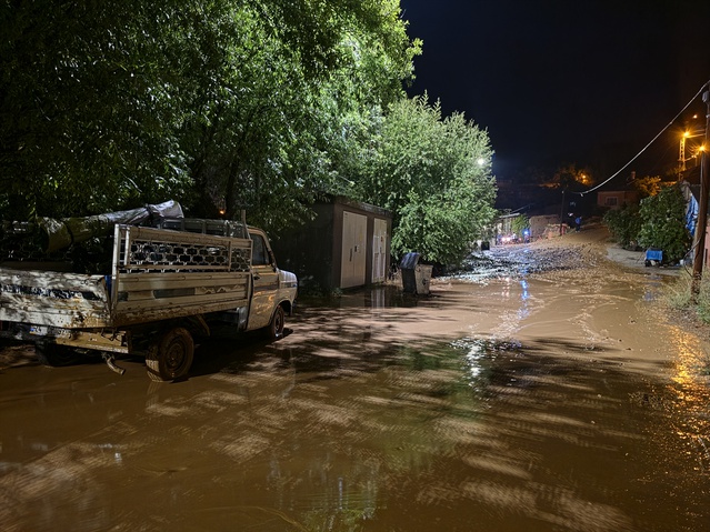 Üzümlü'de Sağanak Nedeniyle Taşkın
