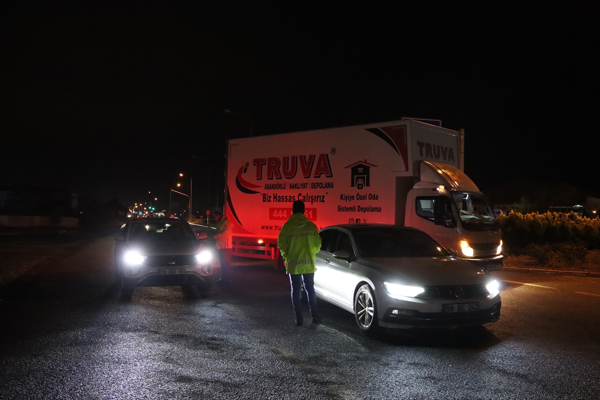 Erzincan-Sivas Yolunda Heyelan