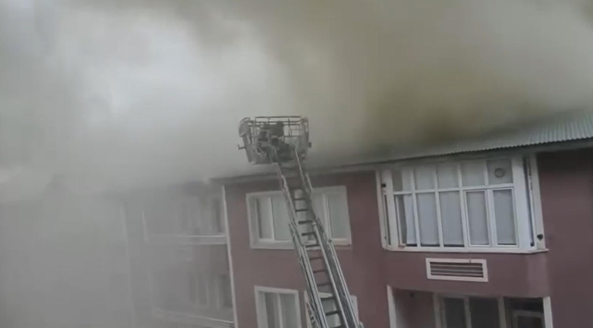 Erzurum'da Apartman Çatısında Yangın