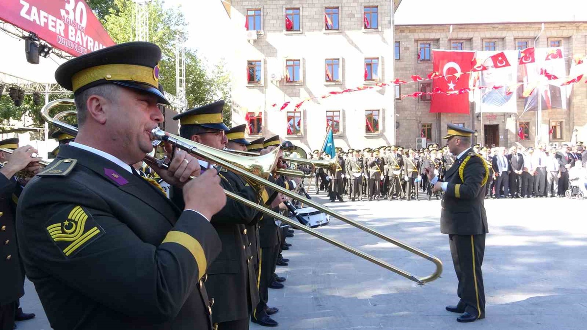 Isparta'da Zafer Bayramı Coşkusu