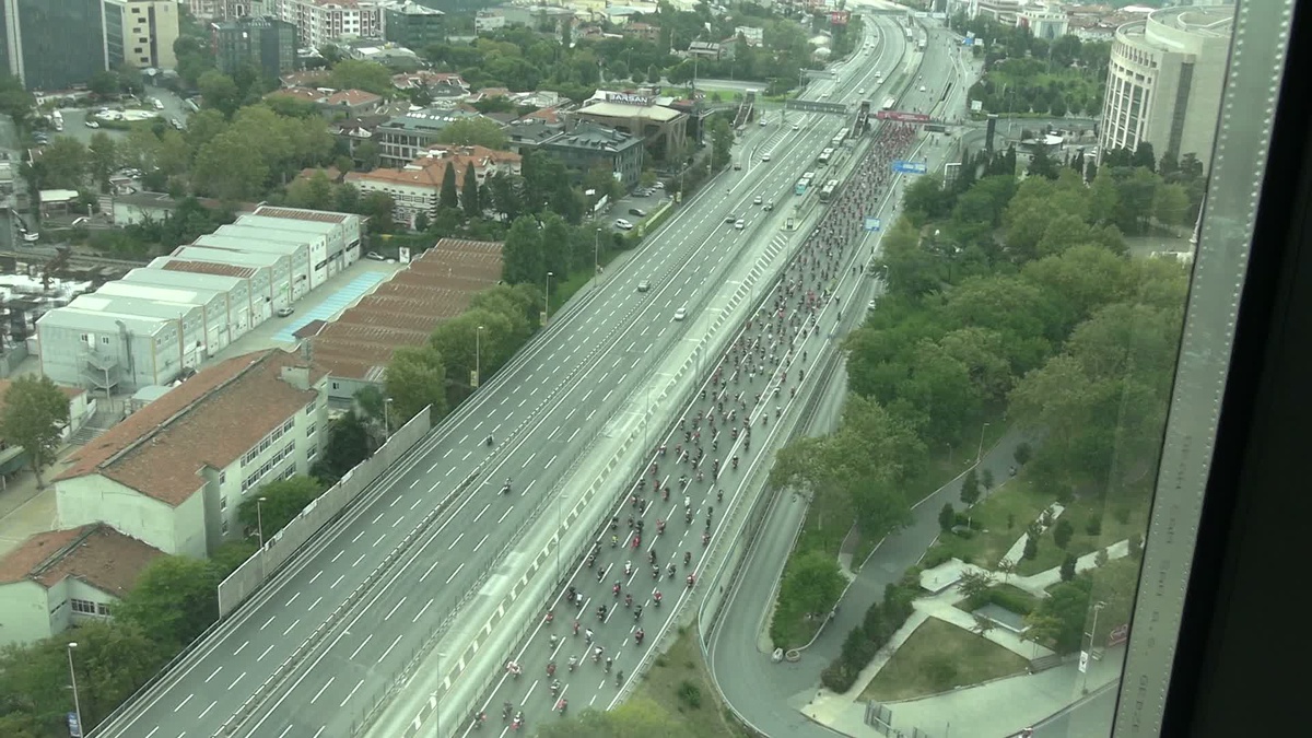 İstanbul'da Motosiklet Kortejleriyle Zafer Bayramı Coşkusu