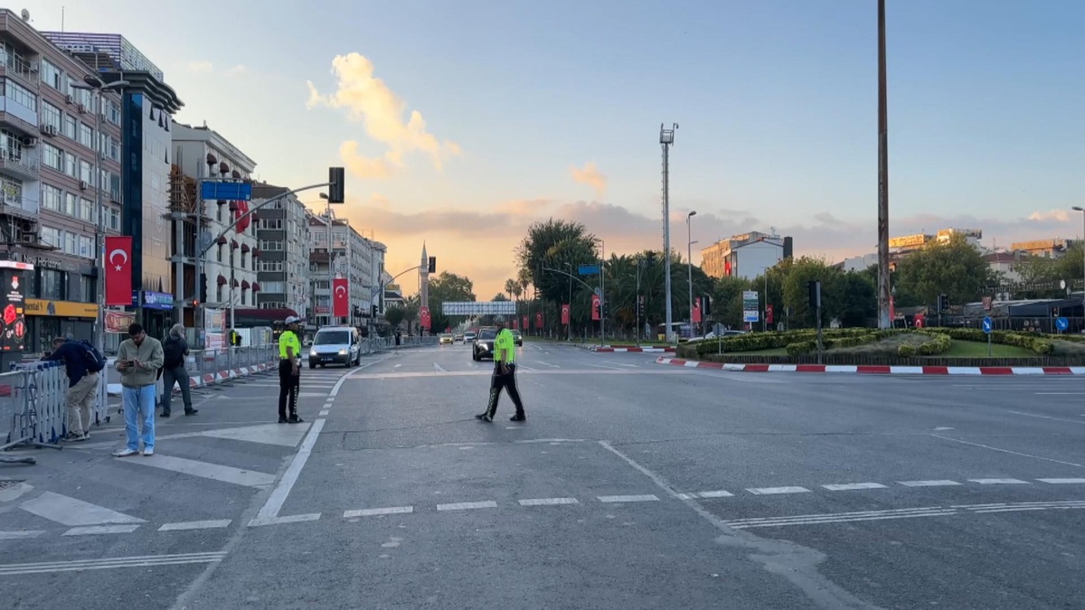 İstanbul'da Zafer Bayramı Kutlaması İçin Trafik Kapatıldı
