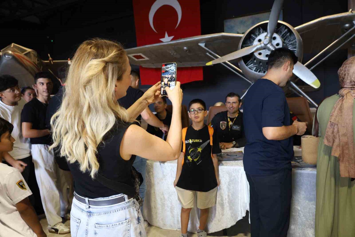 SOLOTÜRK'ten İmza Günü