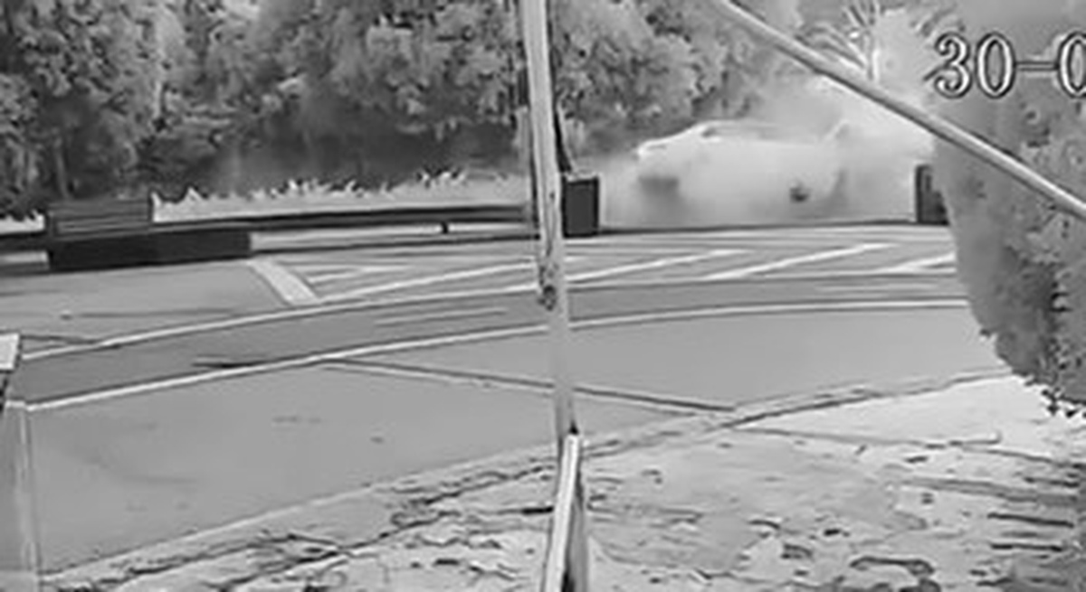 Kadıköy'de Seyir Halindeki Araç Park Halindeki Araçlara Çarptı