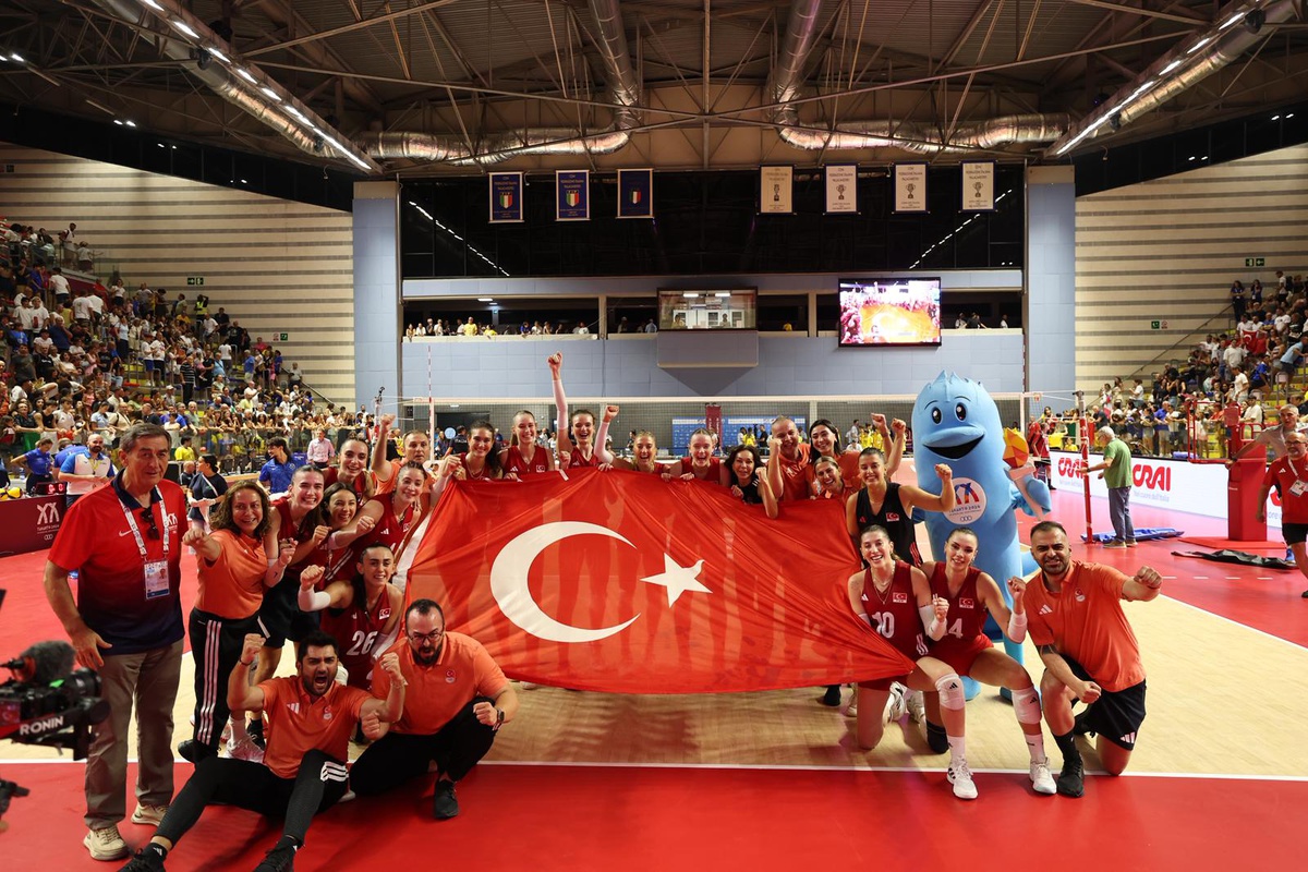 Voleybol Takımımız Altın Madalya Kazandı