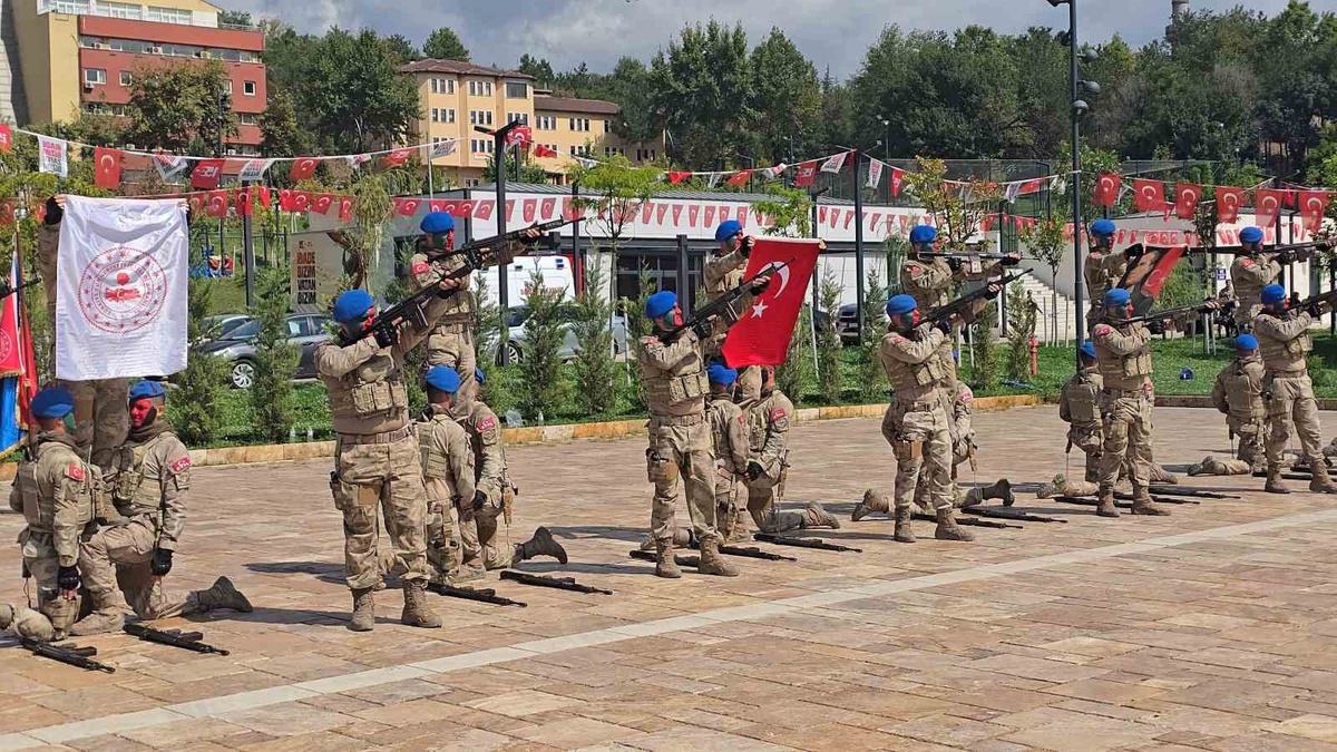 Karabük'te Zafer Bayramı coşkusu: Komando gösterileri büyüledi