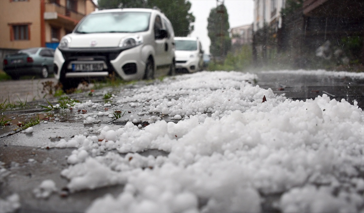 Kars'ta Dolu ve Sağanak Zarara Yol Açtı