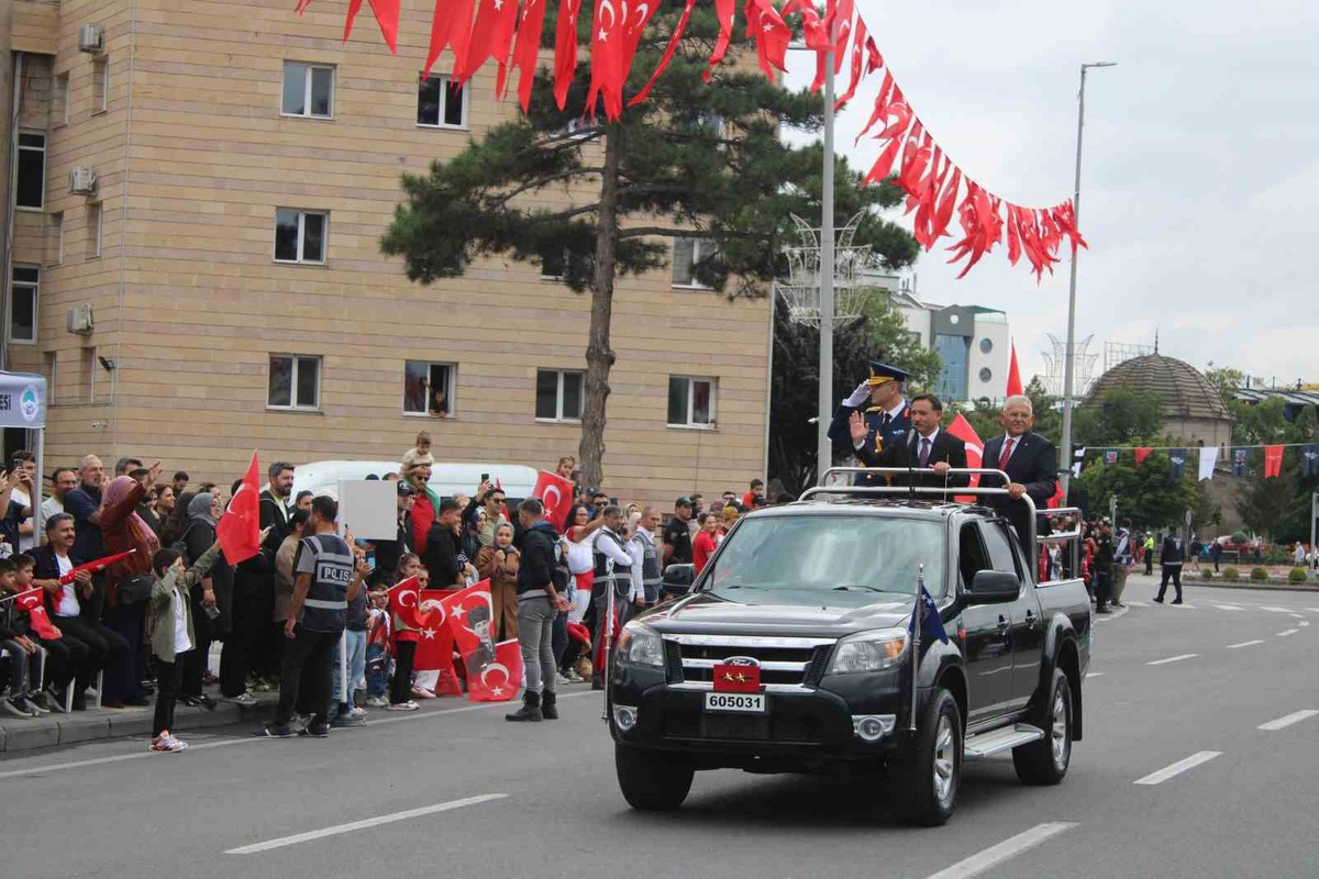Kayseri’de Zafer Bayramı coşkuyla kutlandı