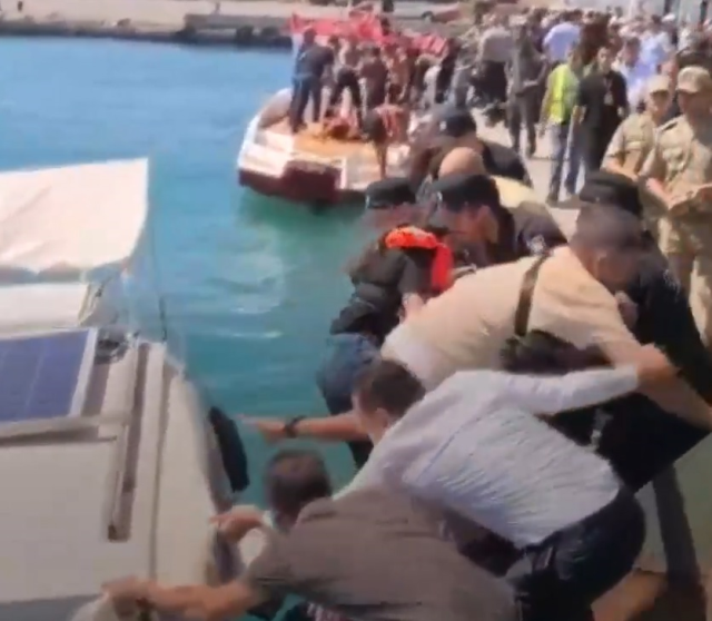 KKTC'nin Girne açıklarında 267 kişiyi taşıyan yolcu gemisi battı