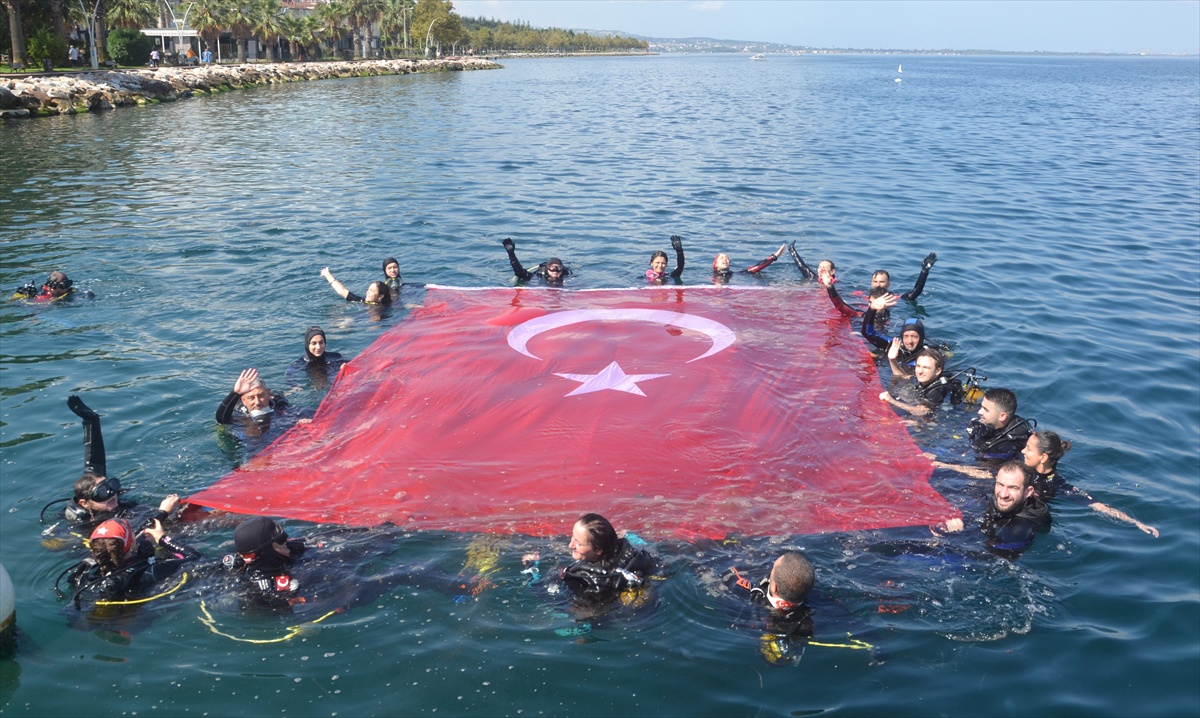 Karamürsel'de Zafer Bayramı Kutlaması
