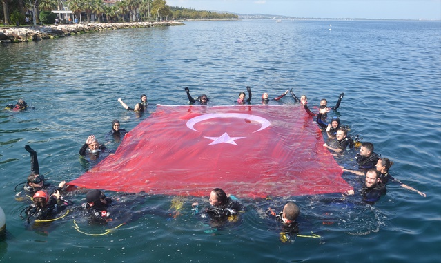 Karamürsel'de Zafer Bayramı Kutlaması