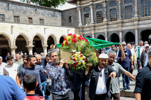 Mehdi Zana son yolculuğuna uğurlandı