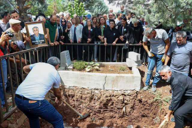 Mehdi Zana son yolculuğuna uğurlandı