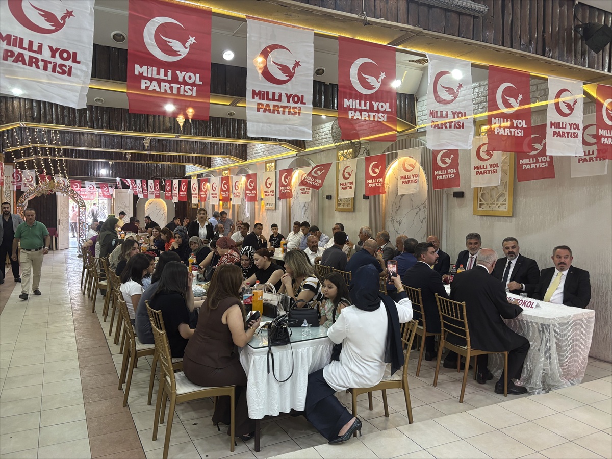 Milli Yol Partisi Gaziantep Kongresi'nde Polat güven tazeledi