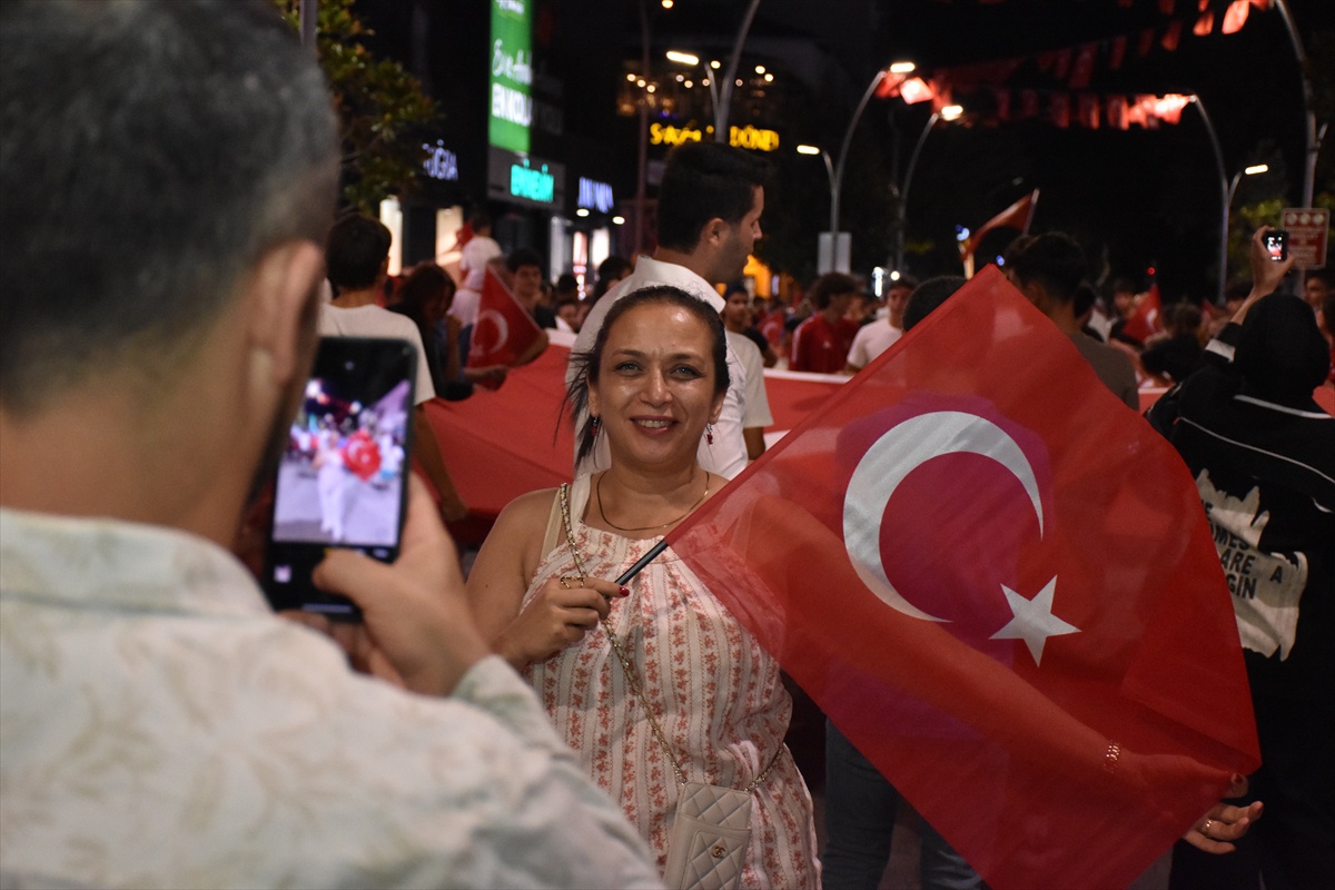 Zafer Bayramı Coşkusu: Fener Alayı