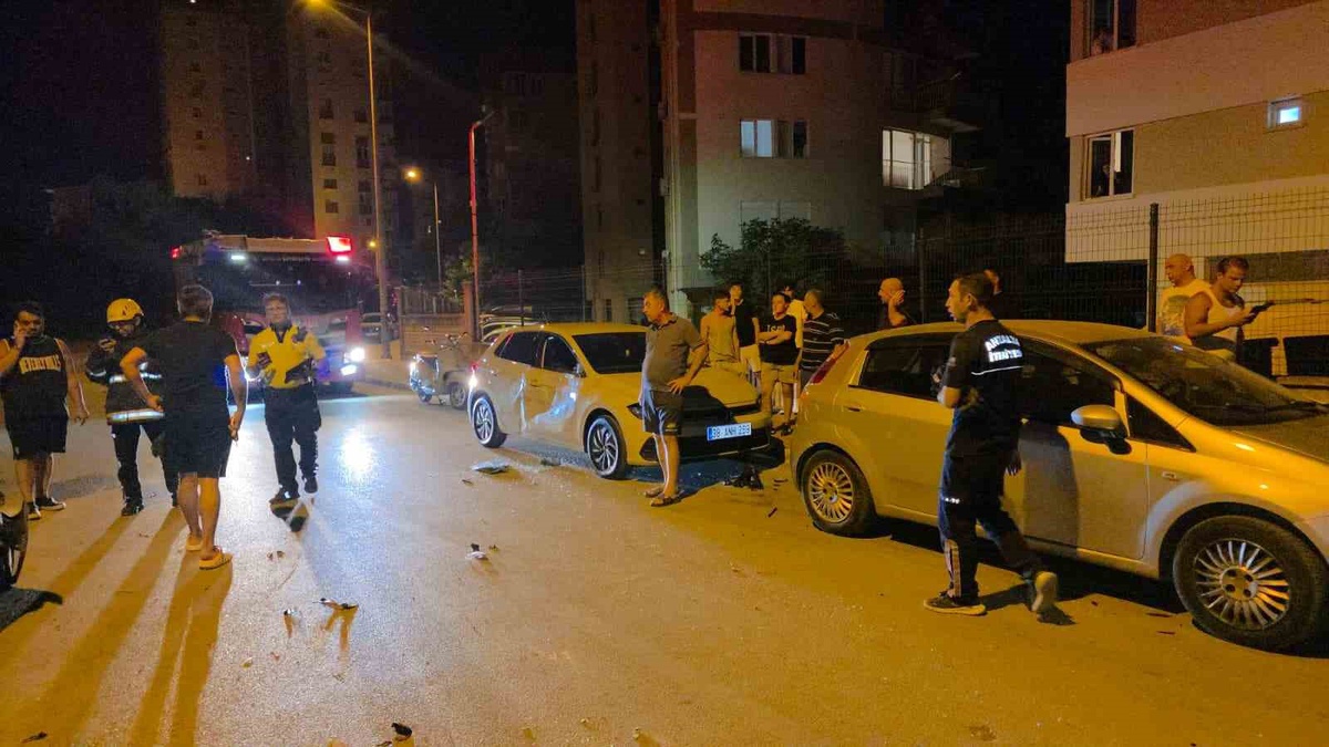 Muratpaşa'da Kaza: Otomobil Takla Attı