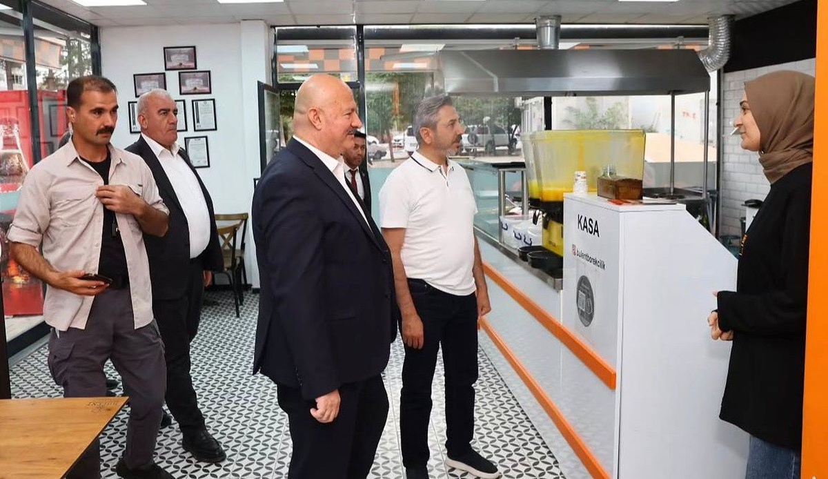 Vali Küçük Besni Esnafını Ziyaret Etti