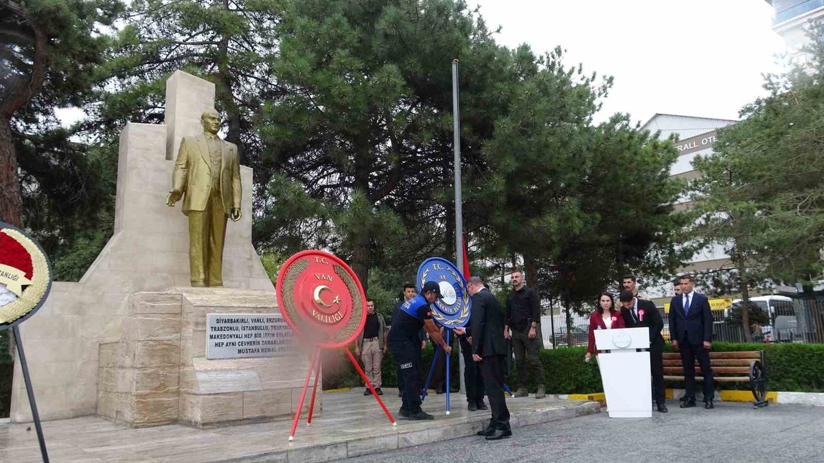 Van’da 30 Ağustos Zafer Bayramı kutlandı