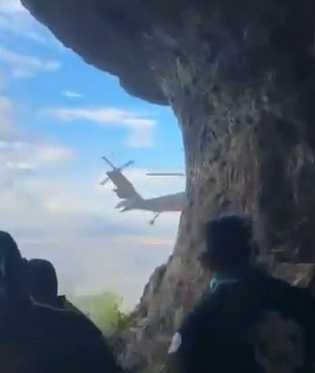 Dağda Düşen Kadın Helikopterle Kurtarıldı