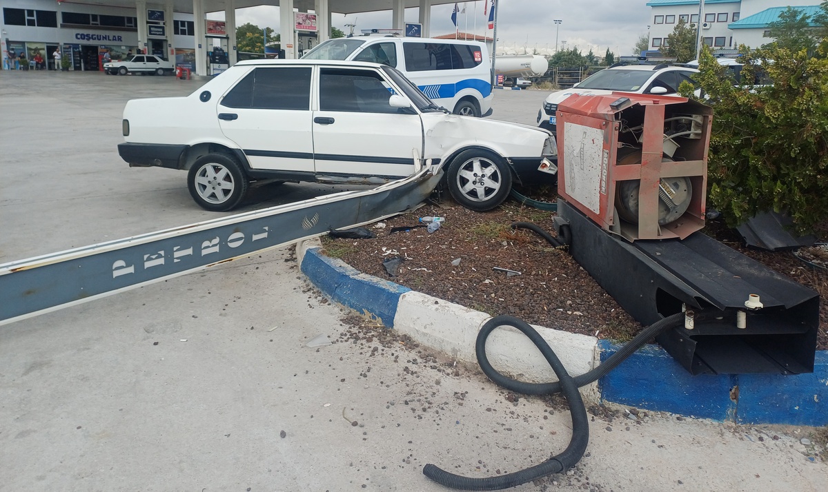 Aksaray'da Aday Sürücü Kaza Yaptı
