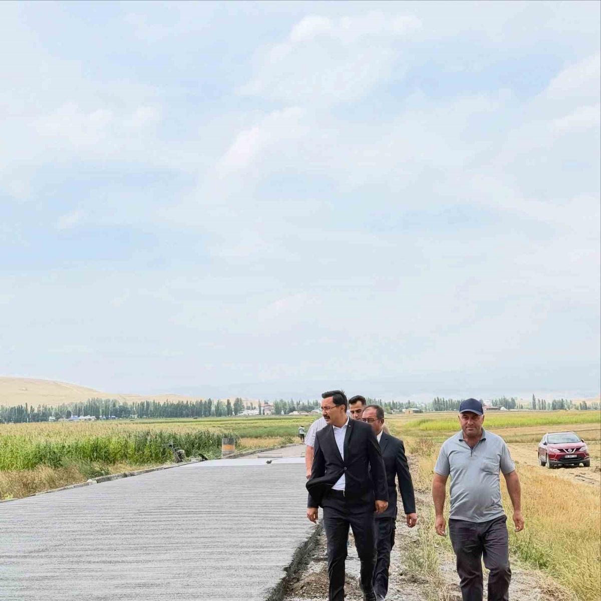Akyaka'da Geleneksel Beton Yol Çalışmaları
