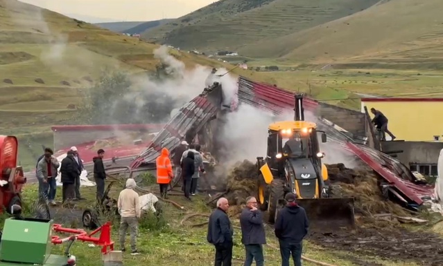 Ardahan'da Yangın: 600 Balya Saman Yandı