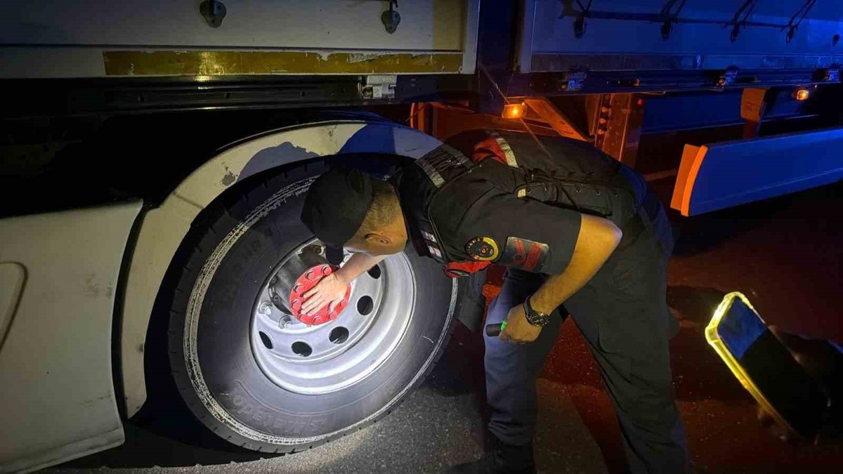 Tır Duman Çıkardı, Ekipler Harekete Geçti