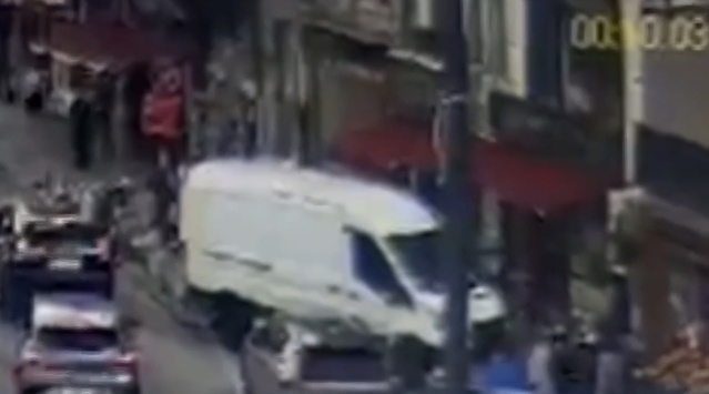 Beykoz'da Kaldırıma Dalan Araç 5 Kişiyi Yaraladı