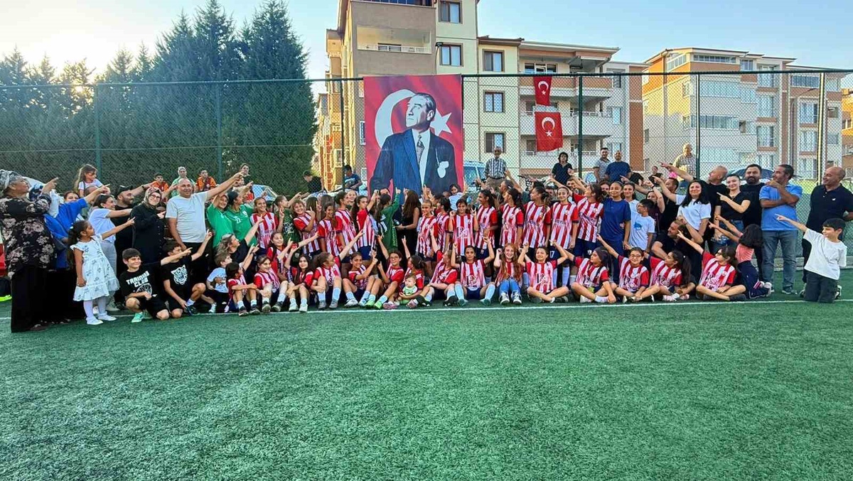 Bilecik Koleji Kız Futbol Takımı Açılışı 9-1 ile Yaptı
