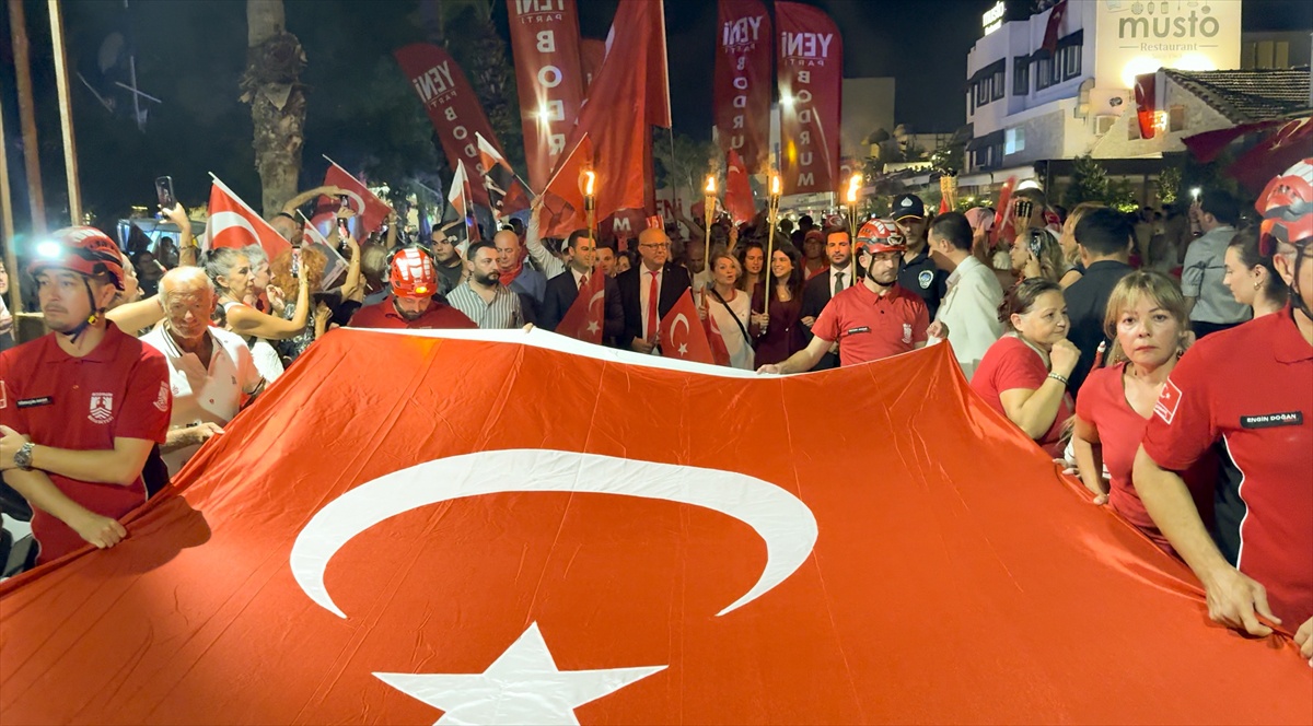 Bodrum\'da Zafer Bayramı Fener Alayı
