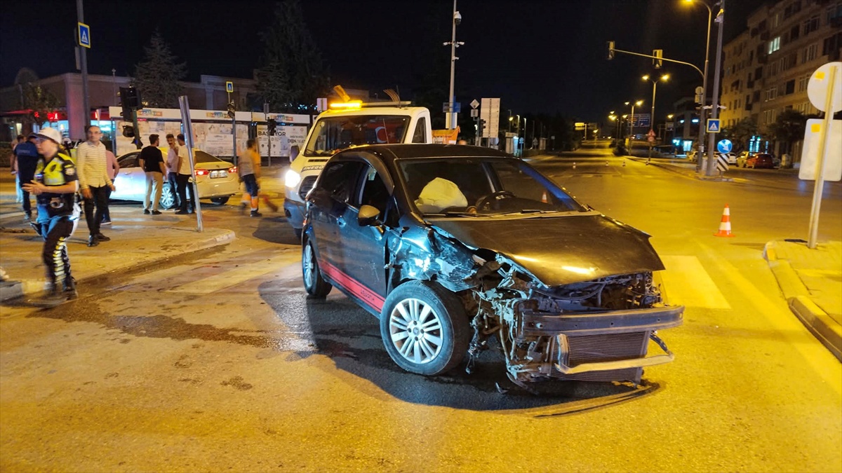 İnegöl'de Trafik Kazası: 7 Yaralı
