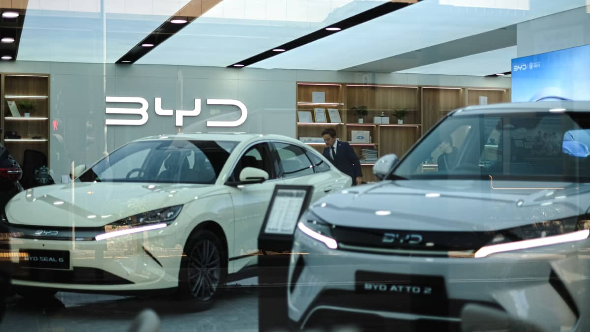BYD'nin Hisseleri Gelir Düşüşüyle Geriledi