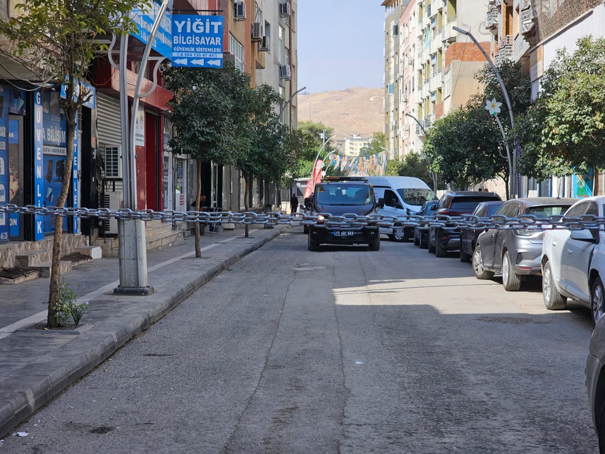 Cizre'de Zincirli Güvenlik Önlemi