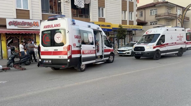 Alaca'da Motosiklet ve Bisiklet Çarpıştı