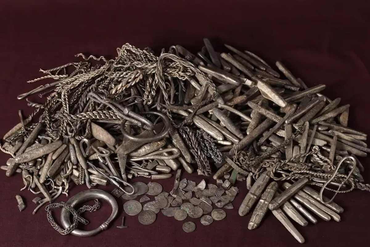 Danimarka\'da ev tadilatı sırasında Viking dönemine ait "gümüş define" bulundu