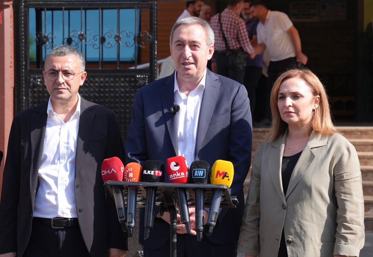 Tuncer Bakırhan\'dan Leyla Zana\'ya Taziye Ziyareti
