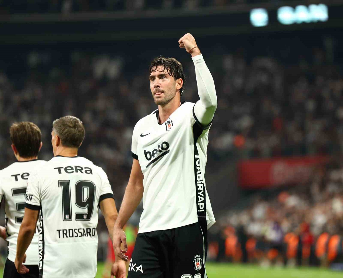 Vlahovic'ten Beşiktaş'ta İlk Hat-trick