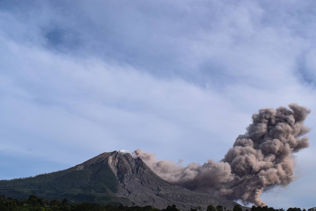 Sinabung Yanardağı Yeniden Faaliyete Geçti