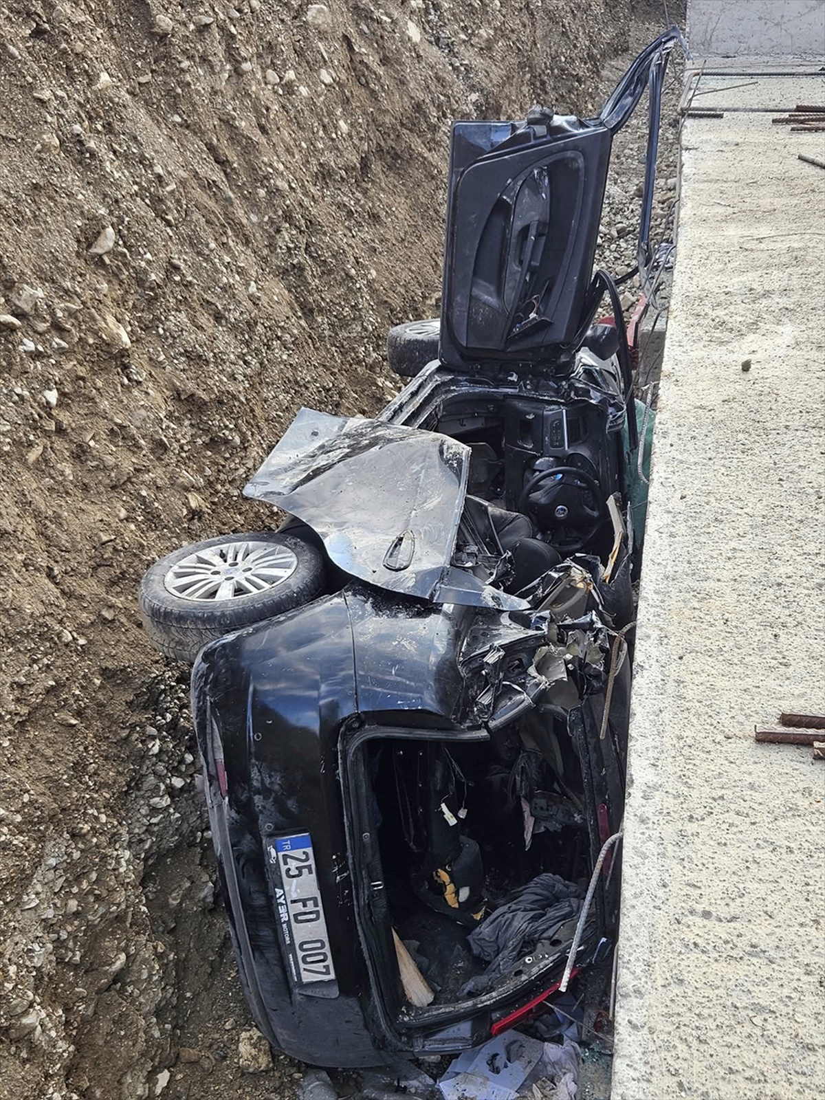 Oltu'da Trajik Otomobil Kazası