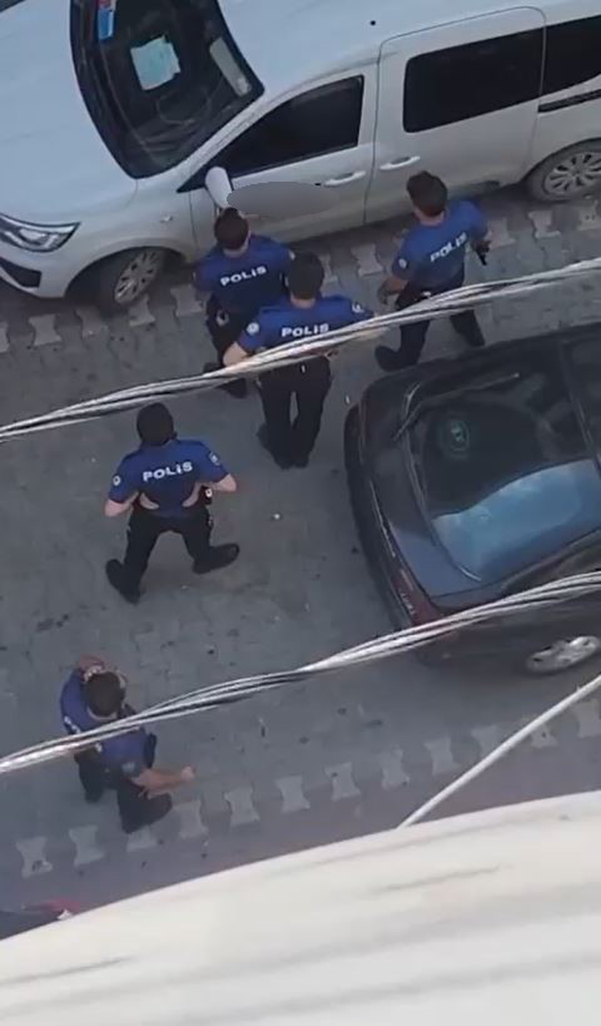 Esenyurt'ta bıçaklı dehşet: Polis havaya ateş açtı