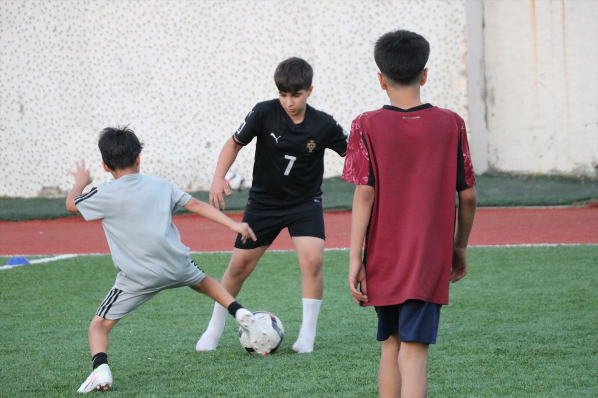 Özer Kardeşler Beşiktaş Hayaliyle Futbola Adım Attı