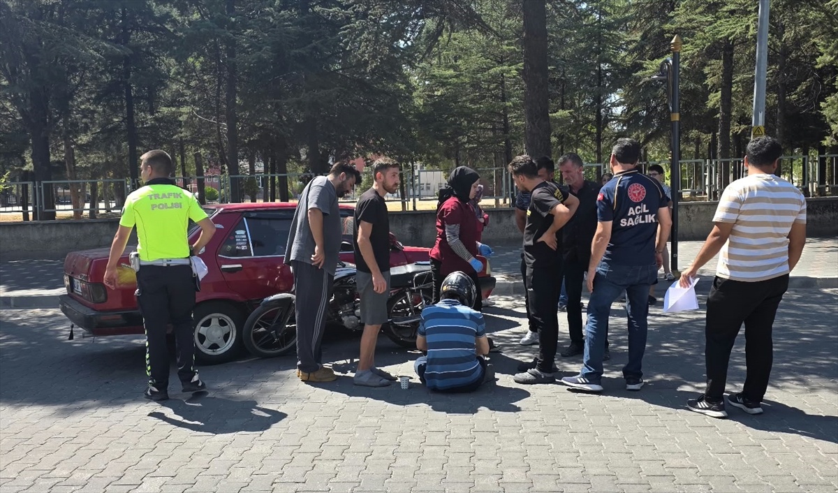 Gediz'de Motosiklet Kazası: Sürücü Yaralandı