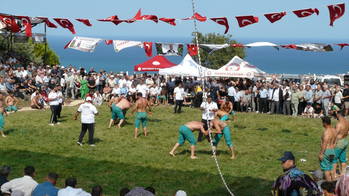 Gerze'de Geleneksel Karakucak Güreşleri Yapıldı