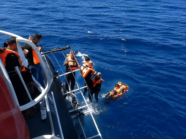 Girne açıklarında batan yolcu gemisinin kaptanı tutuklandı