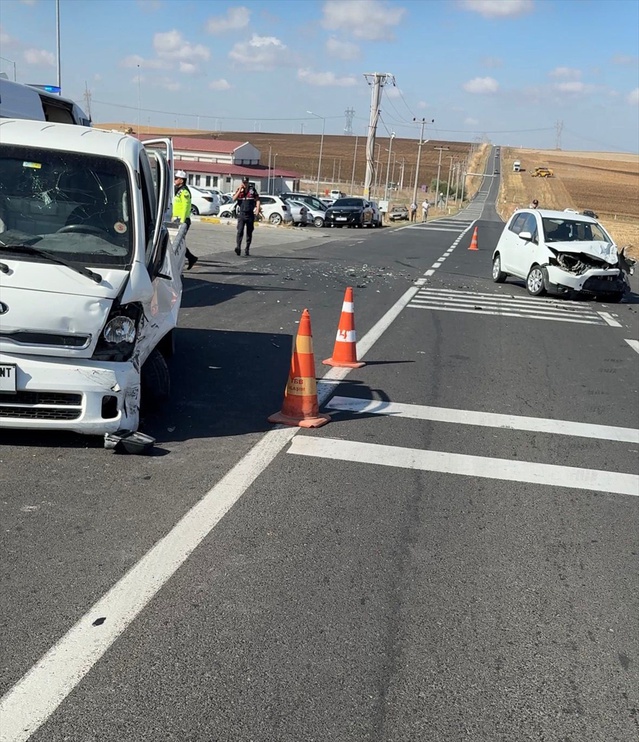 Çorlu'da Trafik Kazası: 3 Yaralı